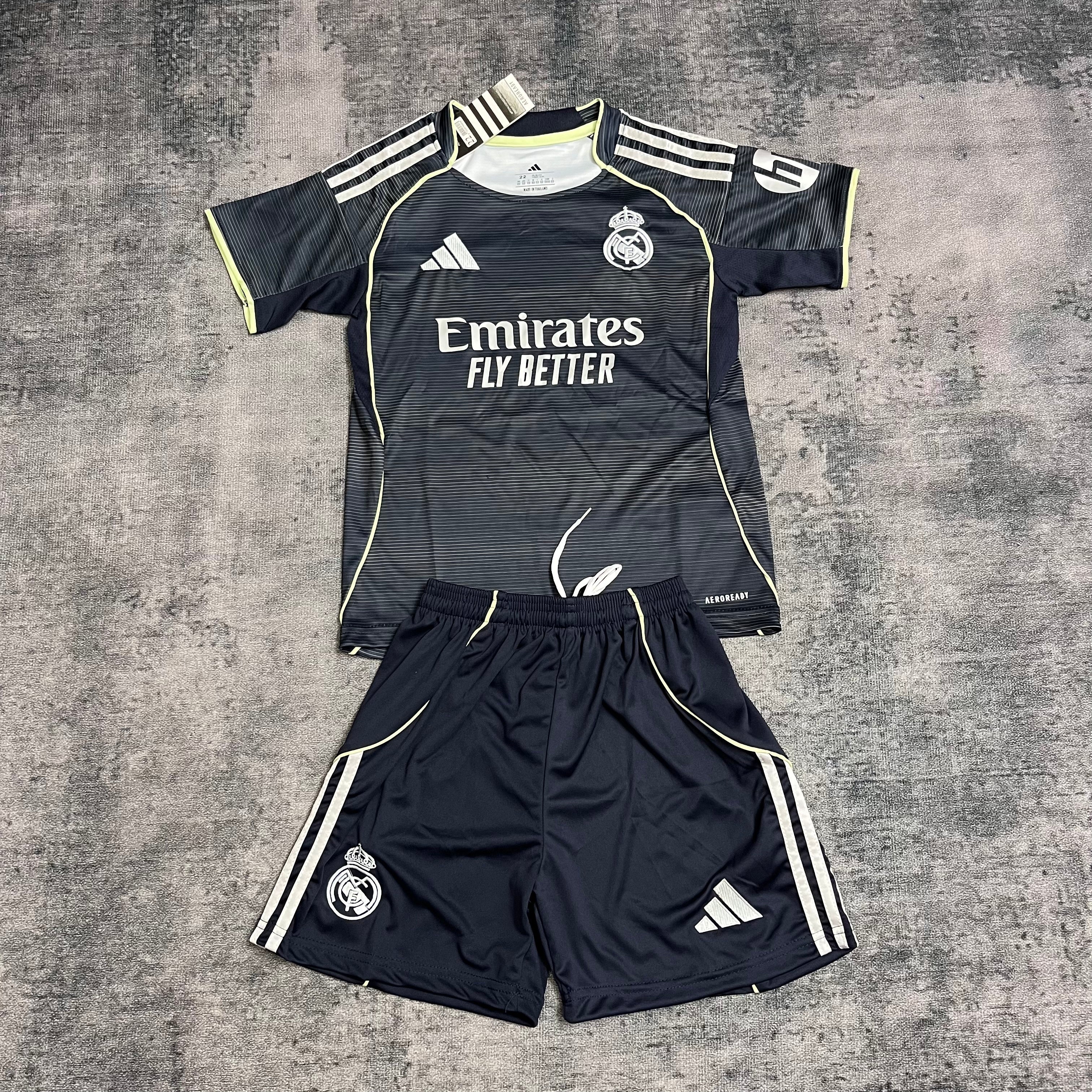 Kit Infantil Real Madrid Visitante 25/26