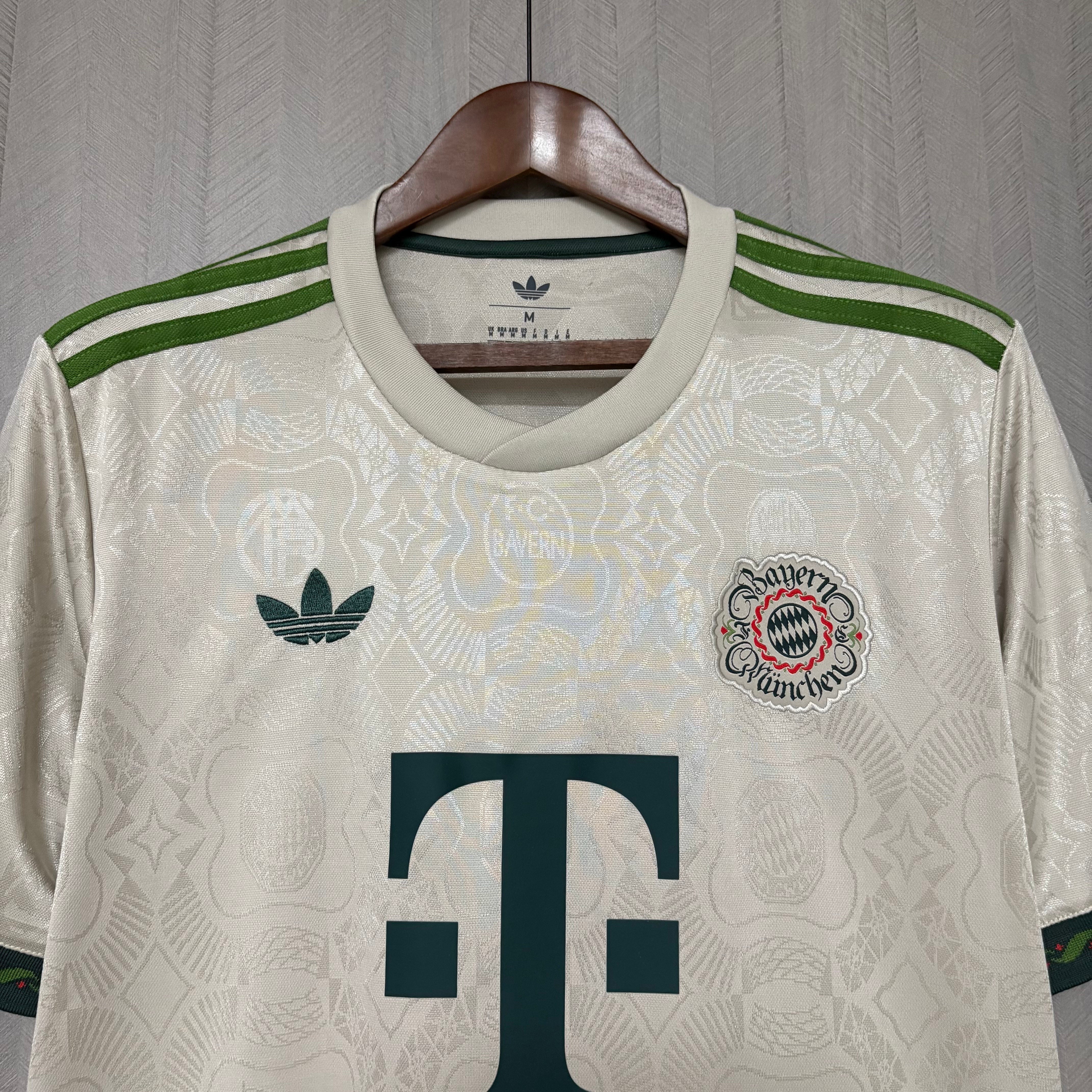 Camisa Bayern de Monique Edição Especial 25/26